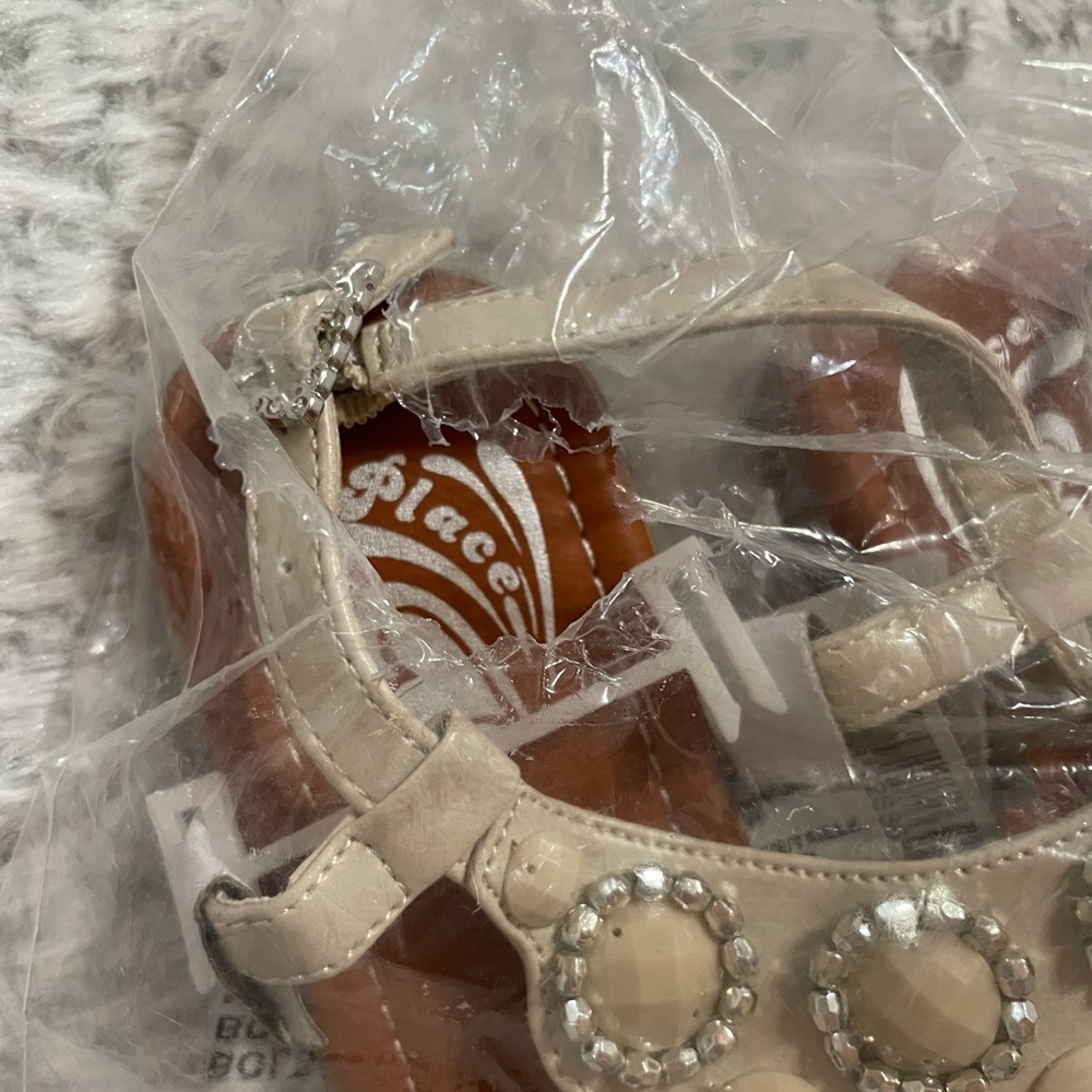 Children’s Place Off White Sandals Sz 2 Girls Youth - Picture 3 of 5